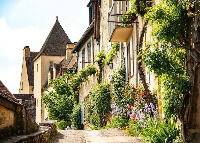 Hébergement de vacances In France With Private Terrace *